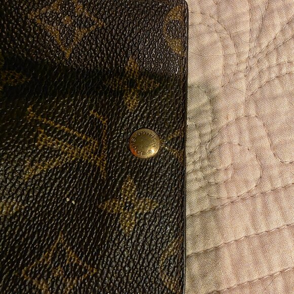 Louis Vuitton Credit Card Case - Picture 9 of 12